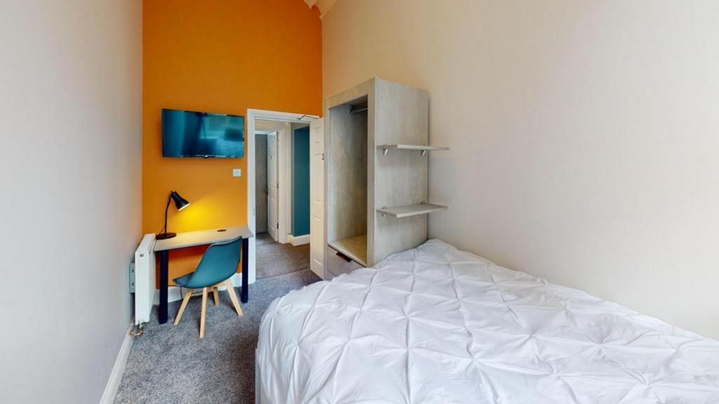 A bright and clean double bedroom featuring a c...