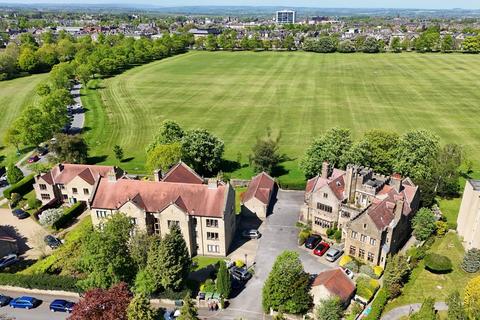Flat 3, Straysyde House Cavendish Avenue, Harrogate, HG2 8HX
