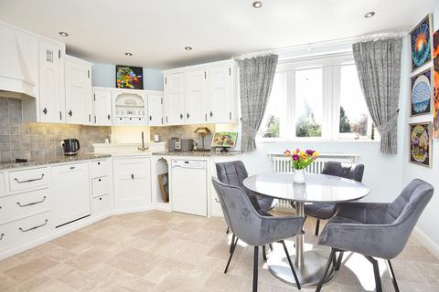 Flat 3, Straysyde House Cavendish Avenue, Harrogate, HG2 8HX