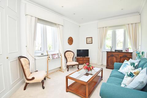 Flat 3, Straysyde House Cavendish Avenue, Harrogate, HG2 8HX