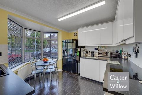 3 bedroom semi-detached house for sale, Waterbeach Road, Dagenham, Essex