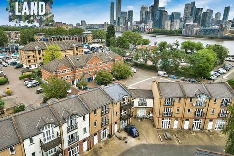 6 bedroom terraced house to rent, London SE16