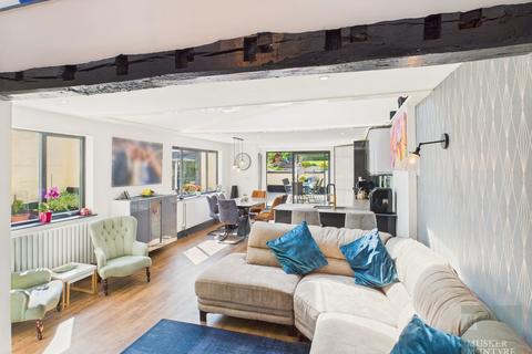 4 bedroom townhouse for sale, High Street, Loddon