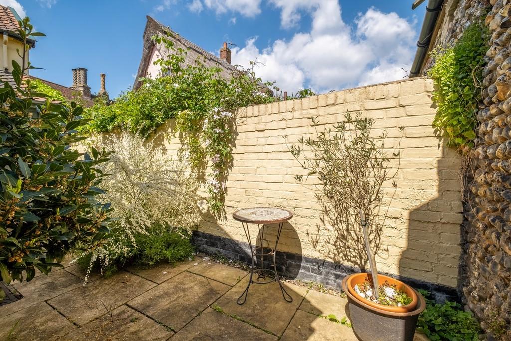 1440px-Neates Cottage-35