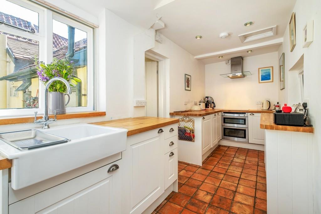 1440px-Neates Cottage-13