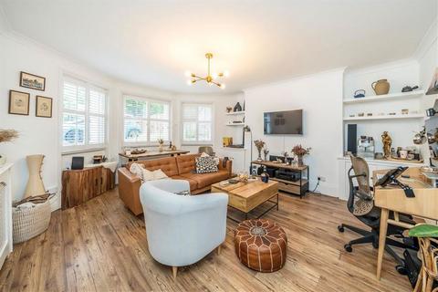 2 bedroom flat for sale, Charlton Road, London SE3