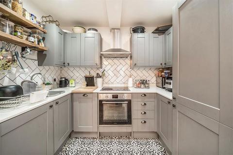 2 bedroom flat for sale, Charlton Road, London SE3