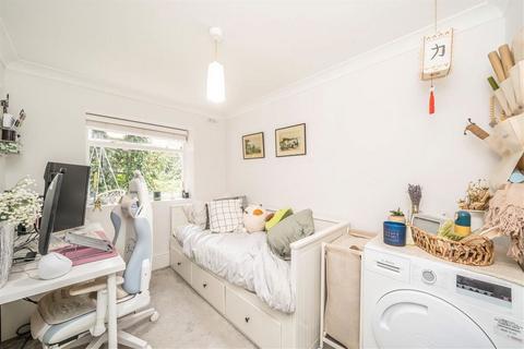 2 bedroom flat for sale, Charlton Road, London SE3