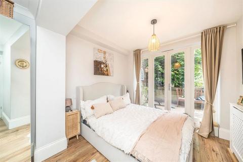 2 bedroom flat for sale, Charlton Road, London SE3