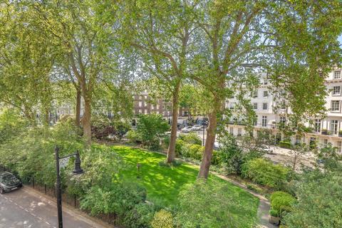 2 bedroom flat for sale, Wilton Crescent, London, SW1X