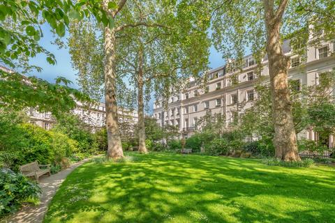 2 bedroom flat for sale, Wilton Crescent, London, SW1X