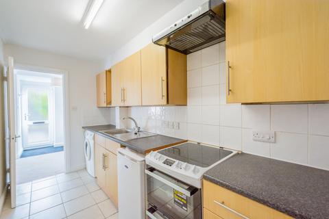 Studio to rent, Upper Bristol Road