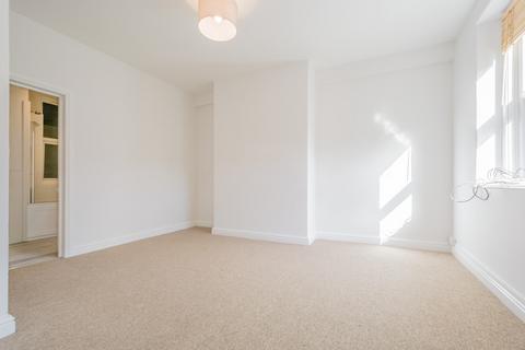 Studio to rent, Upper Bristol Road