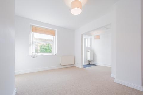Studio to rent, Upper Bristol Road