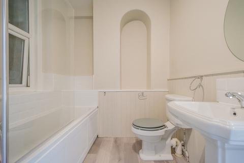Studio to rent, Upper Bristol Road