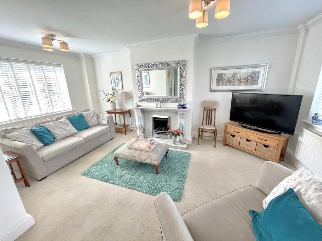 5 Cleeves Way Lounge 1