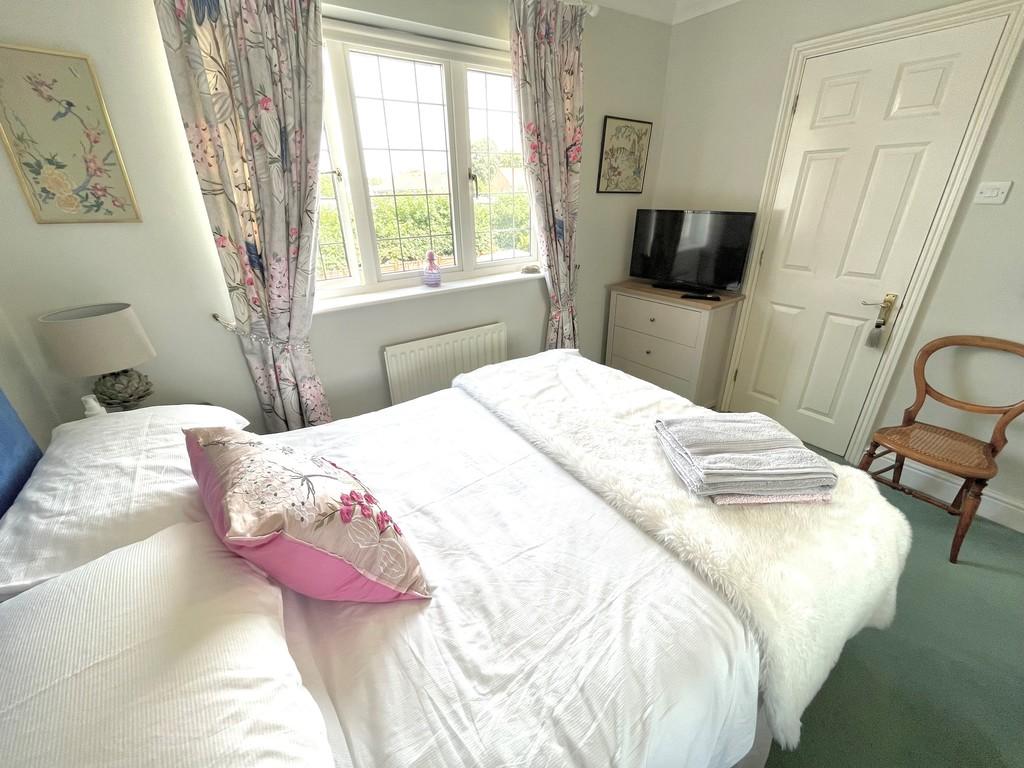 5 Cleeves Way Bed1 2