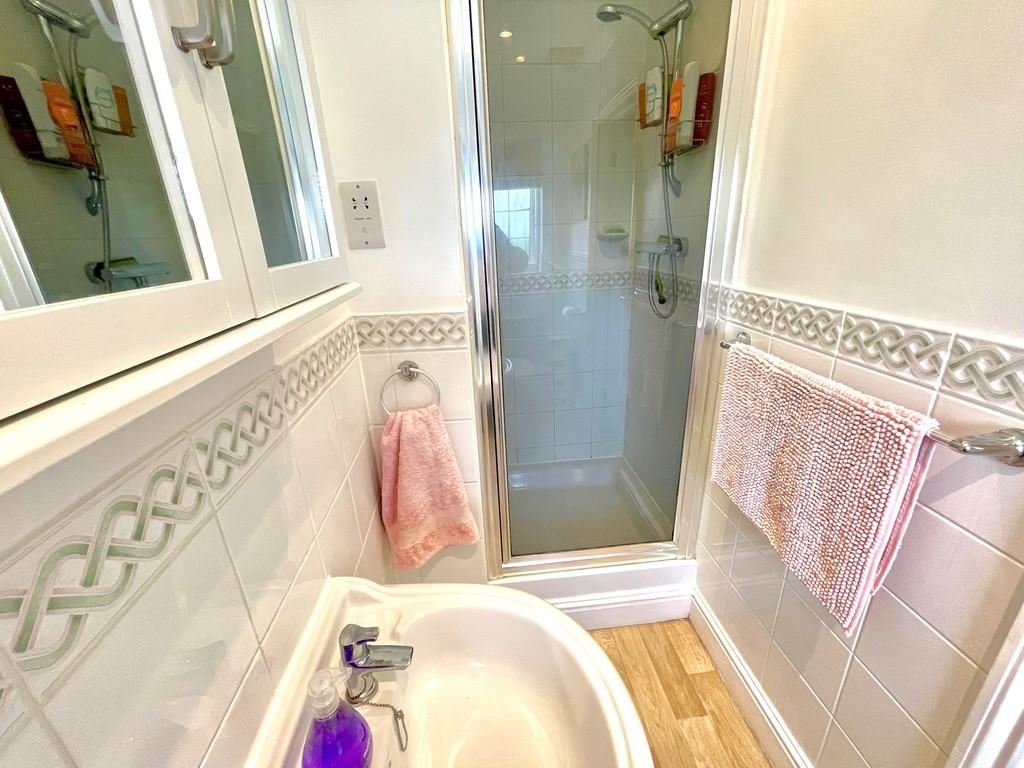 5 Cleeves Way En Suite 2