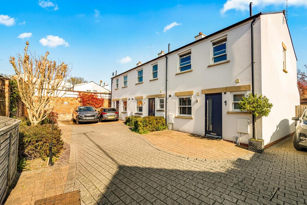 2 The Middle Yard-15.jpg