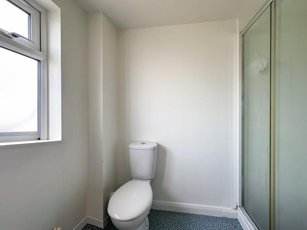 2nd floor communal shower (2)
