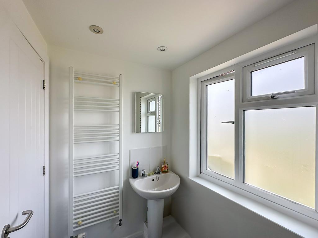 2nd floor communal shower (1)