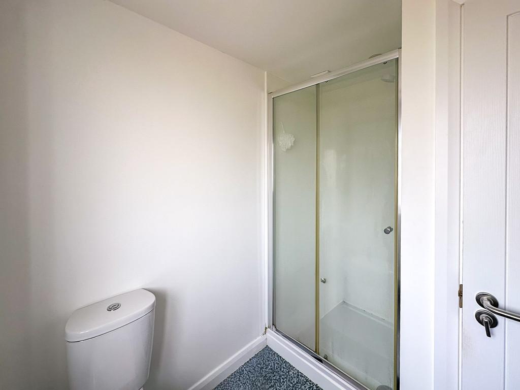 2nd floor communal shower (3)