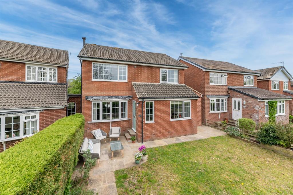 Throstle Nest Close
