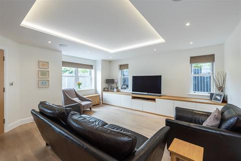 4 bedroom semi-detached house for sale, The Close, Harpenden