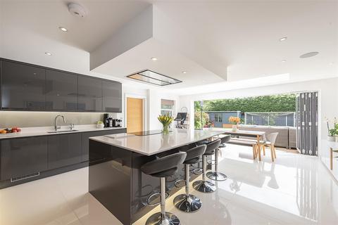 4 bedroom semi-detached house for sale, The Close, Harpenden
