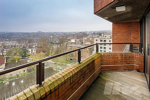 2 bedroom flat for sale, Finchley Road, London NW3