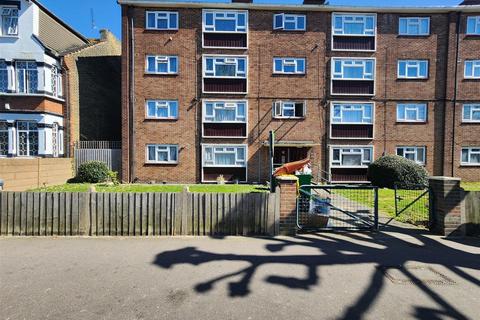 2 bedroom flat to rent, Shrewsbury Road, London