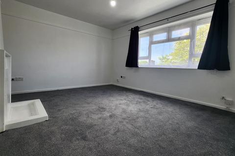 2 bedroom flat to rent, Shrewsbury Road, London
