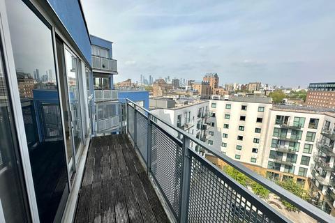 2 bedroom flat to rent, Deals Gateway, London SE13