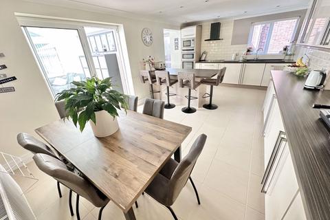 14 Beasley Close, Great Sutton, Ellesmere Port, CH66 2SX