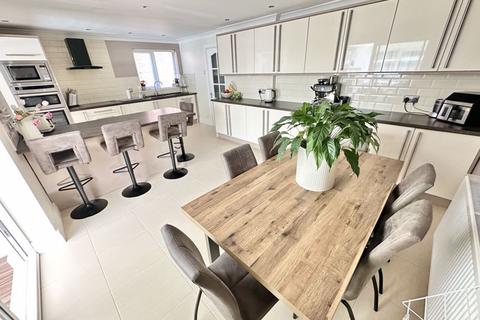 14 Beasley Close, Great Sutton, Ellesmere Port, CH66 2SX