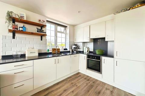 2 bedroom flat for sale, Hale Lane, Edgware, HA8