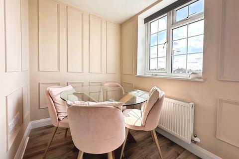 2 bedroom flat for sale, Hale Lane, Edgware, HA8