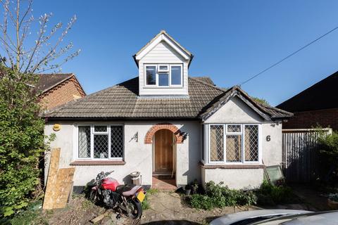 4 bedroom detached house for sale, Howard Road Bookham