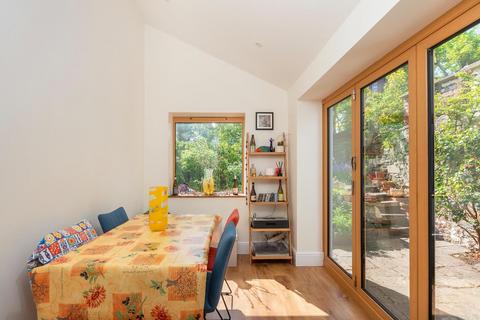 42 Alpha Road, Bristol, BS3 1DH
