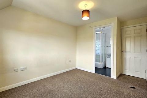 18 The Warren, Tuffley, Gloucester, GL4 0TT