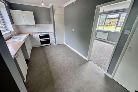 2 bedroom terraced house to rent, Barsham Close, Fakenham NR21