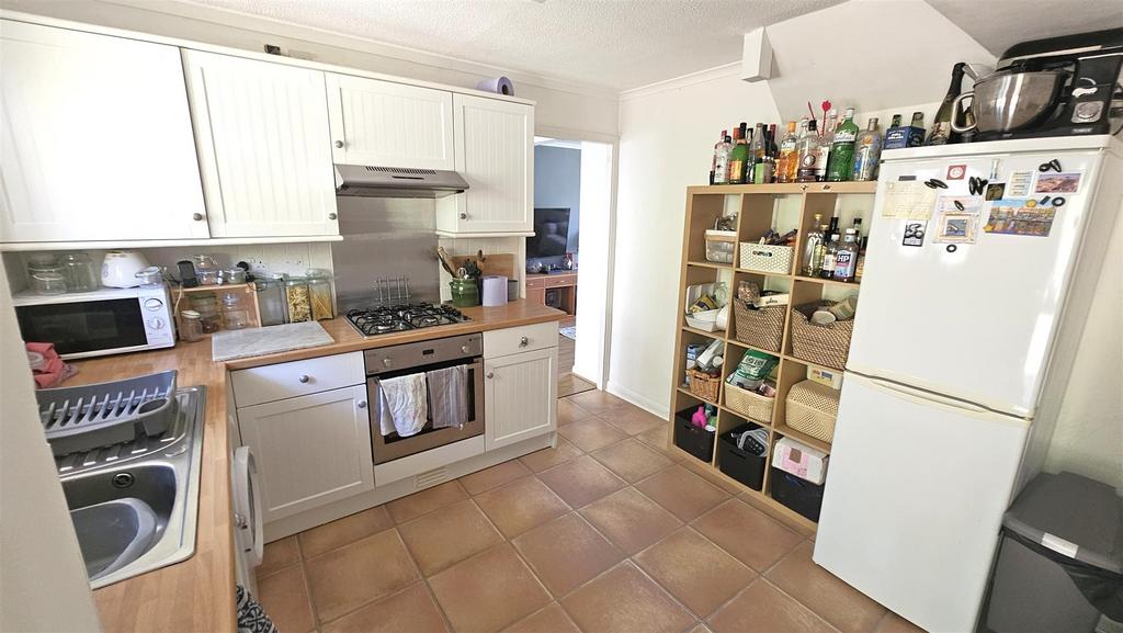 Kitchen (2).jpg
