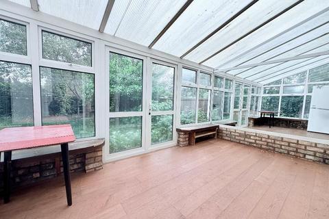 4 bedroom end of terrace house to rent, Tees Avenue, Perivale, London, UB6 8JJ