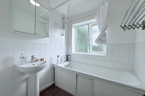 4 bedroom end of terrace house to rent, Tees Avenue, Perivale, London, UB6 8JJ