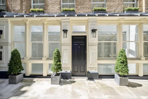 undefined, Pinks Mews, 1-6 Dyer's Buildings, London, EC1N