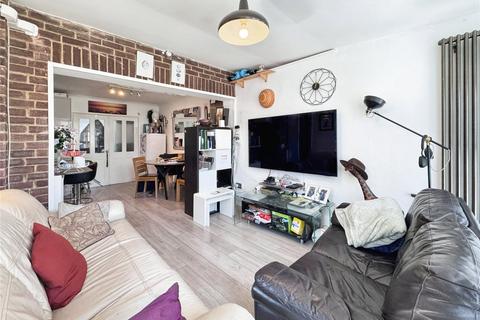 3 Foresters Crescent, Bexleyheath, DA7 4JW