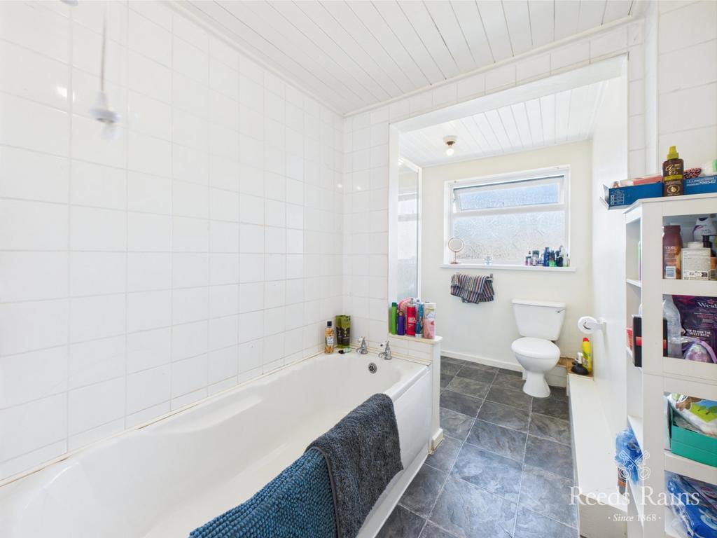 Bath/Shower Room