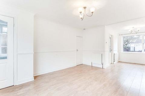 3 bedroom semi-detached house to rent, Ashdene Avenue, Wakefield WF4