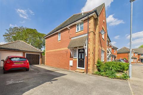 3 bedroom semi-detached house for sale, Foxglove Road, Romford RM7