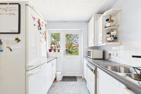 3 bedroom semi-detached house for sale, Foxglove Road, Romford RM7